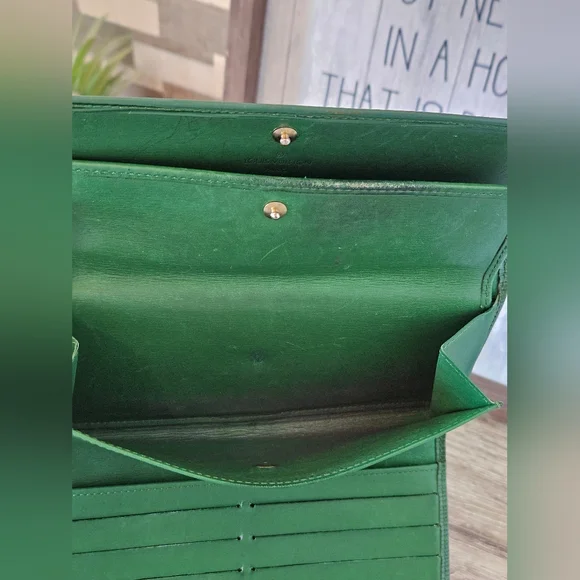 LV Louis Vuitton Green Epi Long Wallet with Elegant Crossbody Chain - Picture 8 of 14